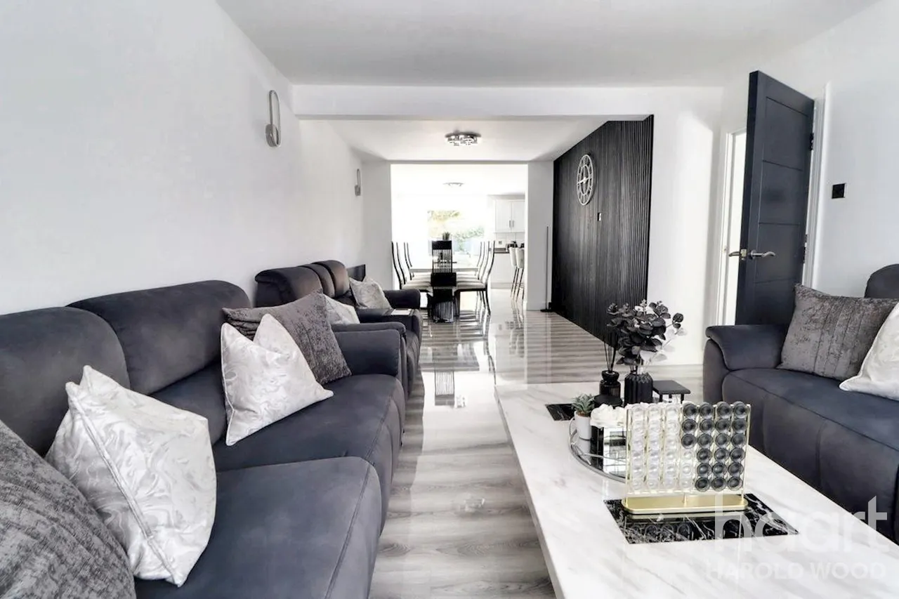 Sackville Crescent, Harold Wood, RM3, photo 8