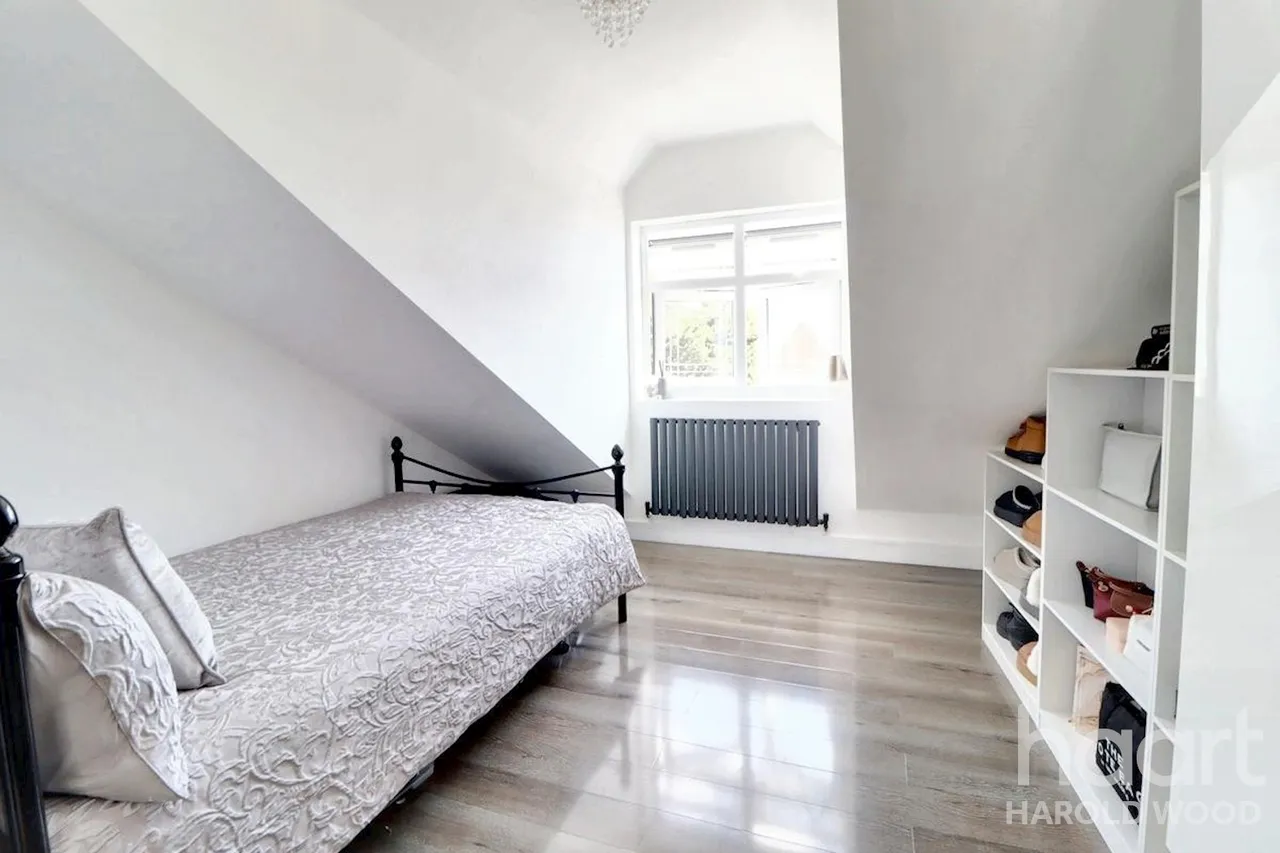 Sackville Crescent, Harold Wood, RM3, photo 33