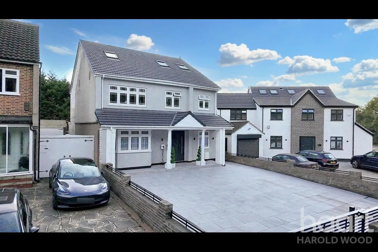 Sackville Crescent, Harold Wood, RM3, photo 38
