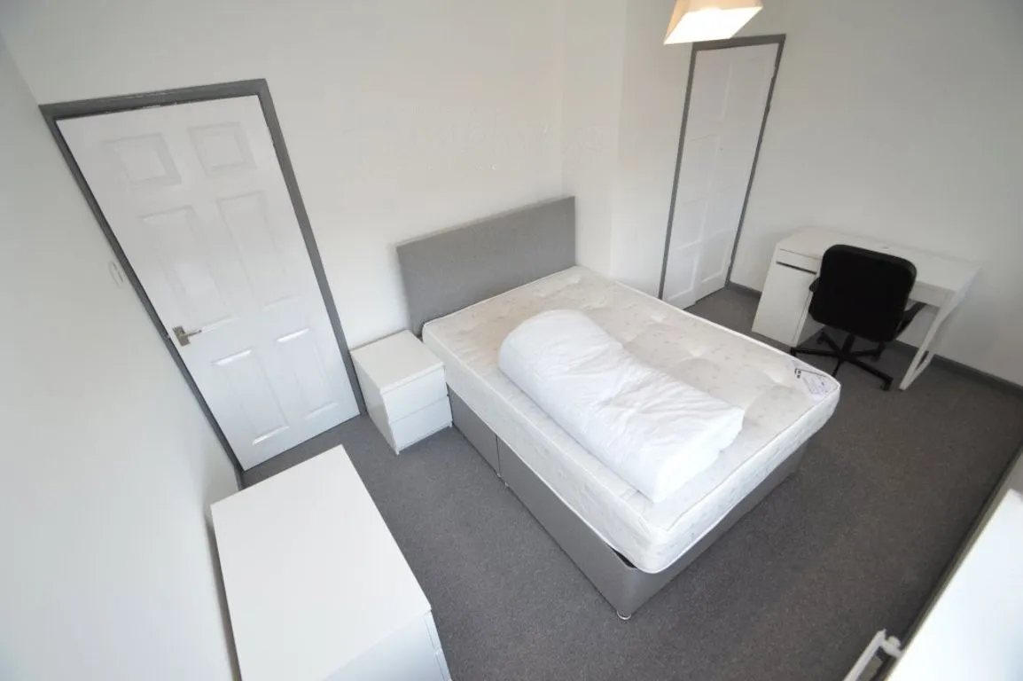 4 bed property to rent, Bradford Crescent, Gilesgate, DH1