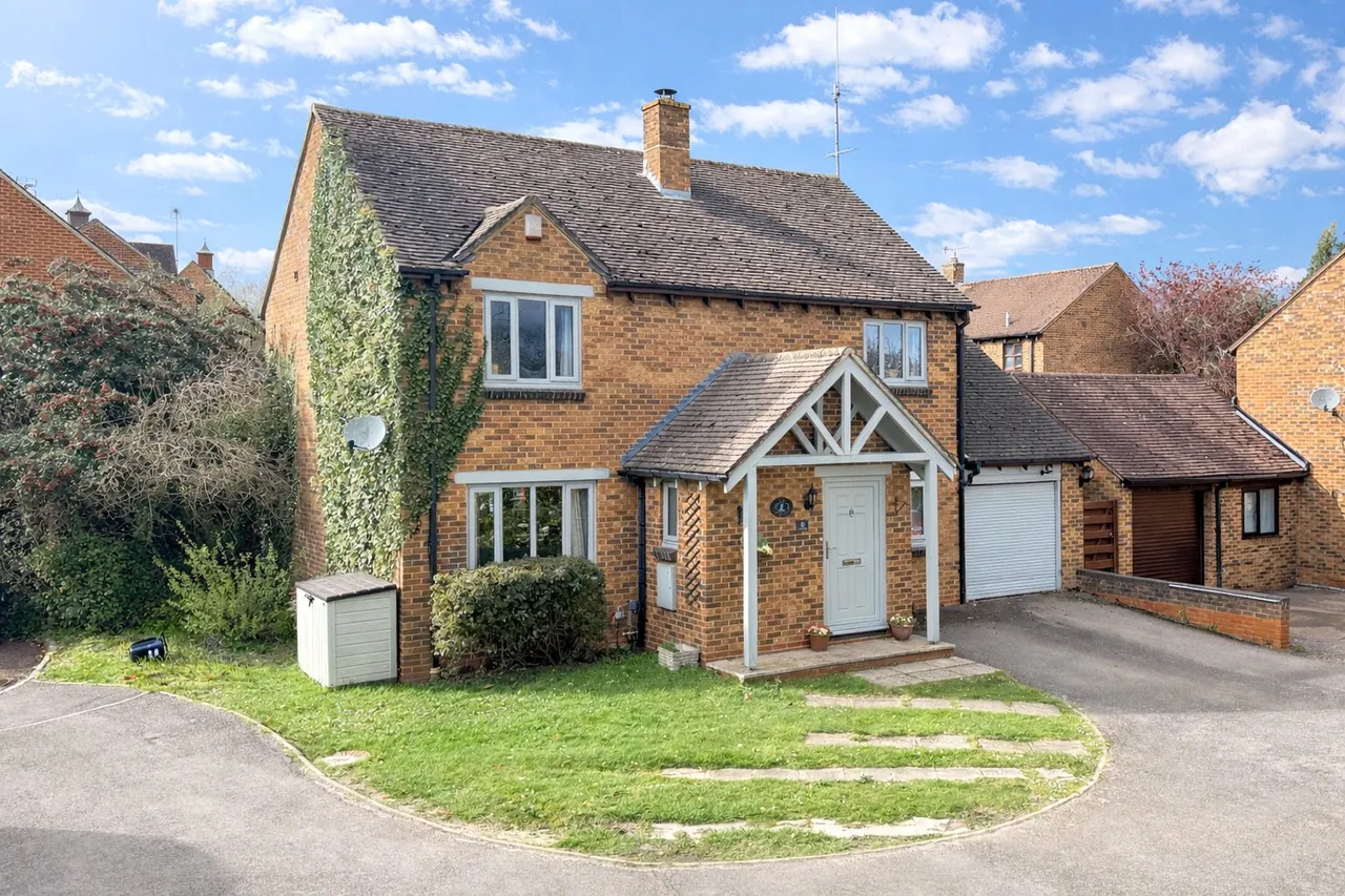 4 bed house for sale — Sylverns Court, Warfield, Bracknell, Berkshire, RG42 3SL