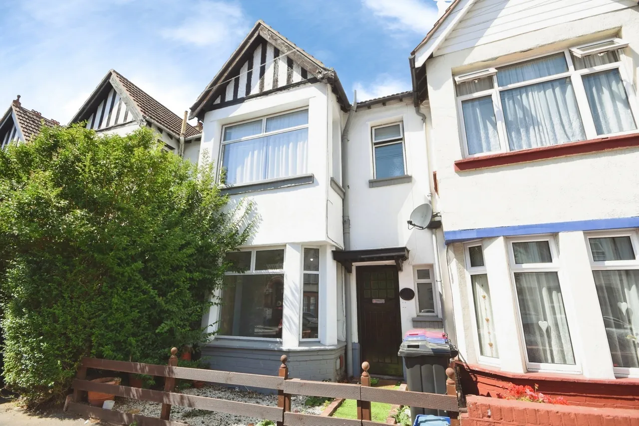 3 bed house for sale — Tintern Avenue, Westcliff-on-Sea, Essex, SS0
