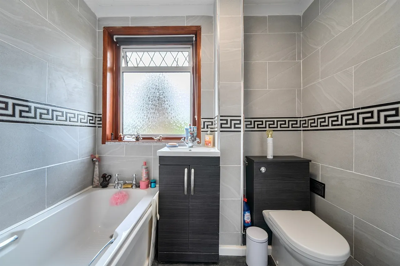 Lindal Crescent, Enfield, EN2, photo 13