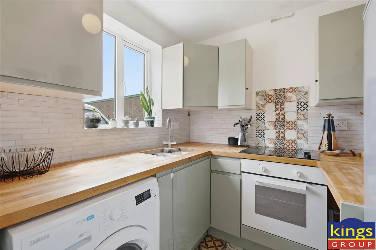 Liden Close, London, photo 7