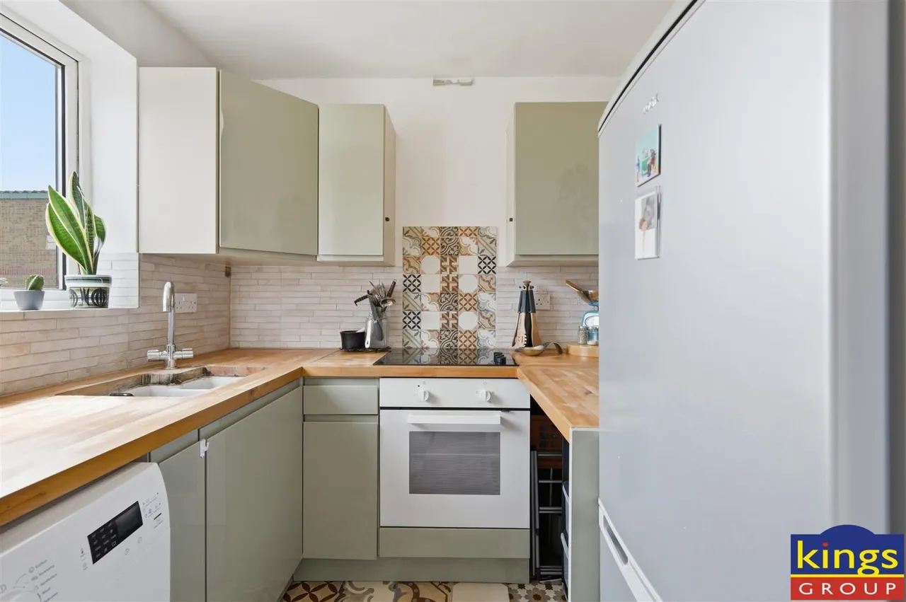 Liden Close, London, photo 5