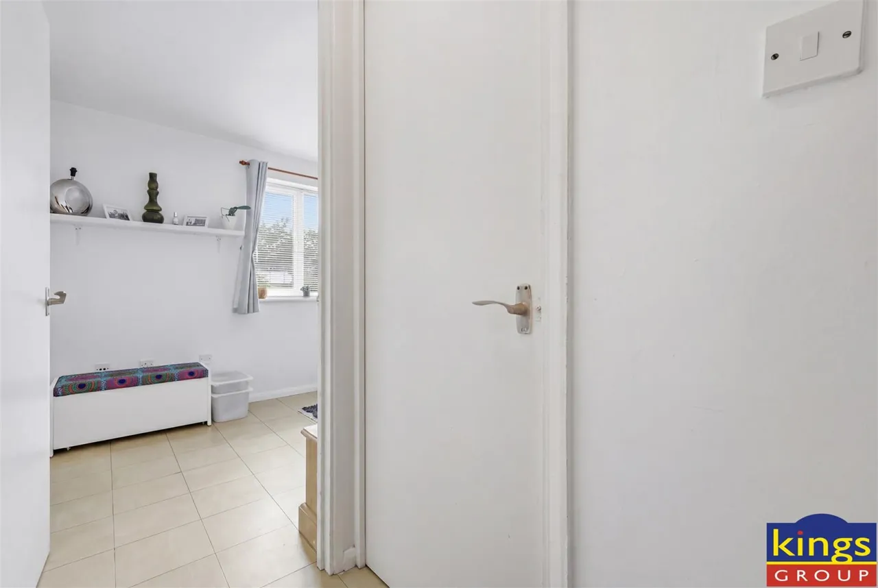 Liden Close, London, photo 13