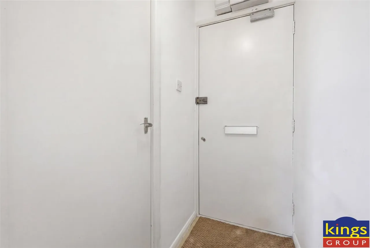 Liden Close, London, photo 15