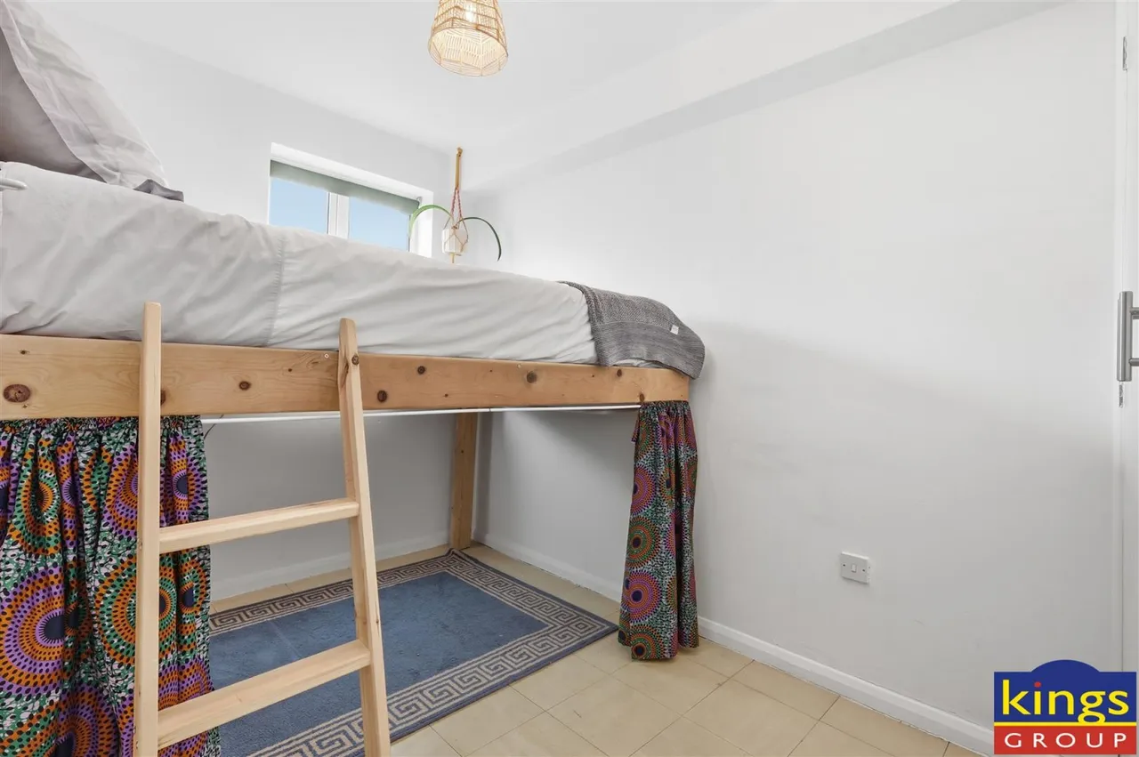 Liden Close, London, photo 10