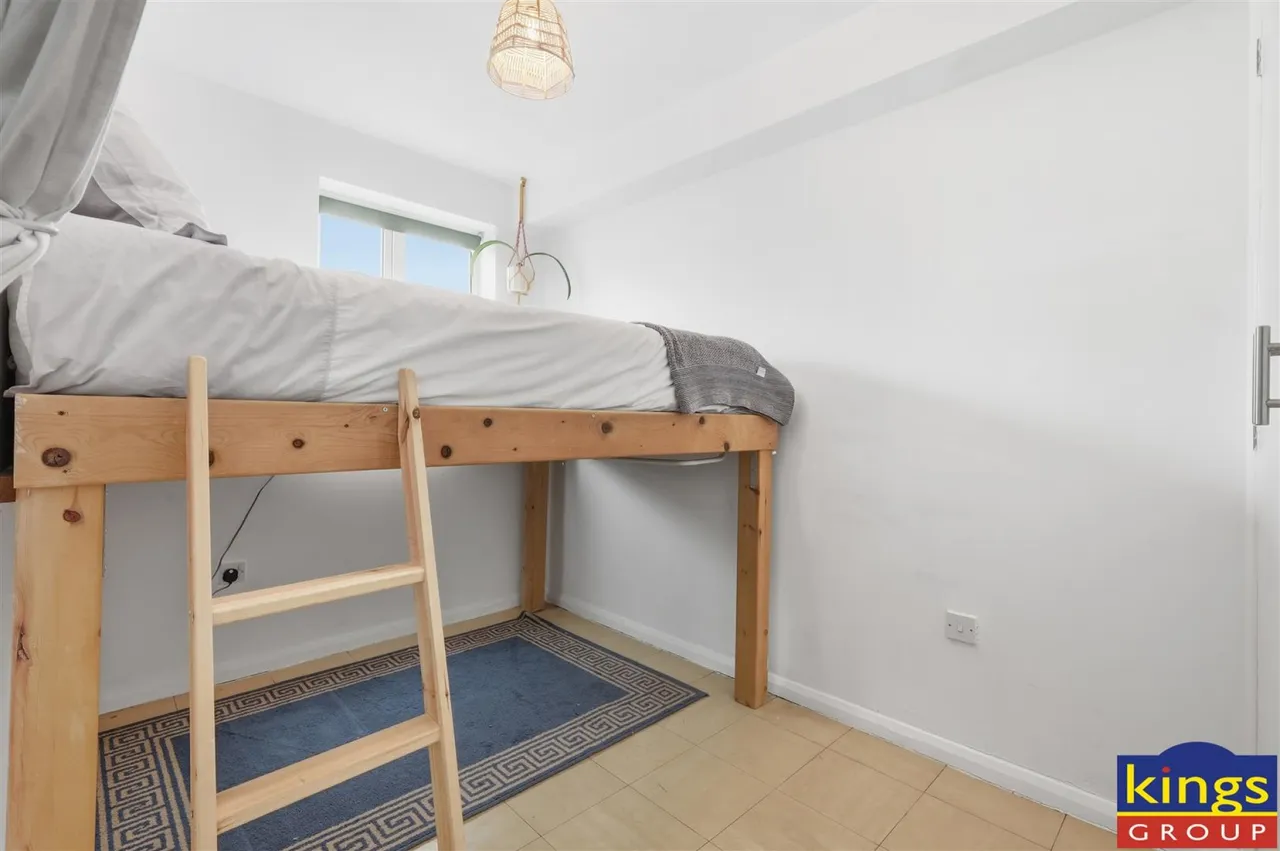 Liden Close, London, photo 12