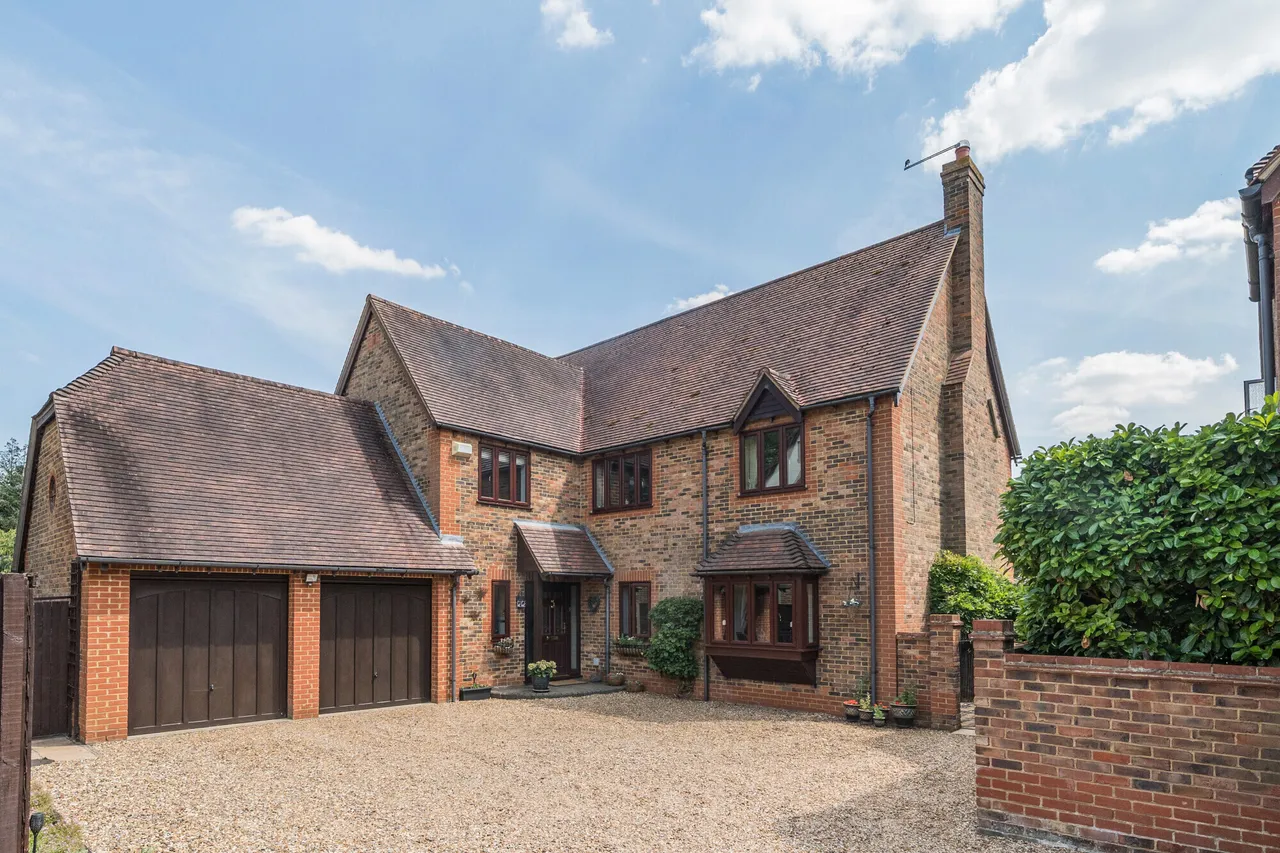 5 bed house for sale — St. Andrews Close, Wraysbury, TW19
