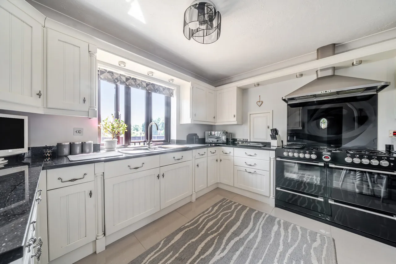 St. Andrews Close, Wraysbury, TW19, photo 10