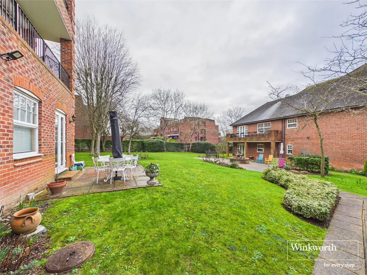 Turnberry Close, Hendon, London, NW4, photo 12