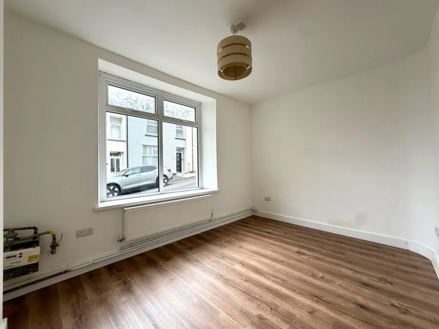 Gwladys Street, Penydarren, CF47, photo 6