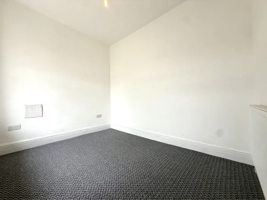 Gwladys Street, Penydarren, CF47, photo 15