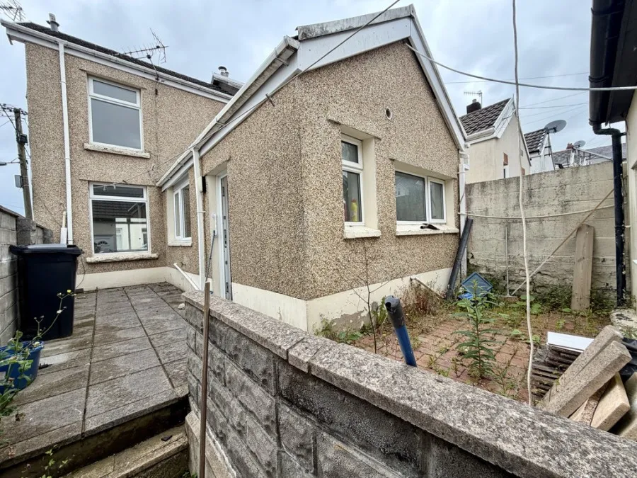 Gwladys Street, Penydarren, CF47, photo 16