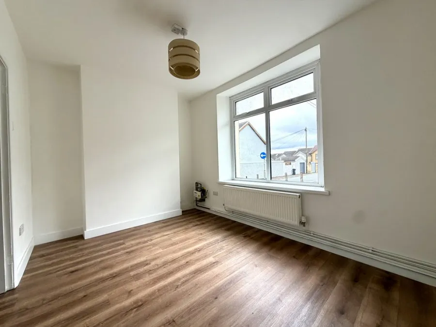 Gwladys Street, Penydarren, CF47, photo 5