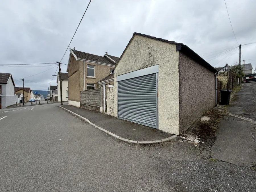 Gwladys Street, Penydarren, CF47, photo 17