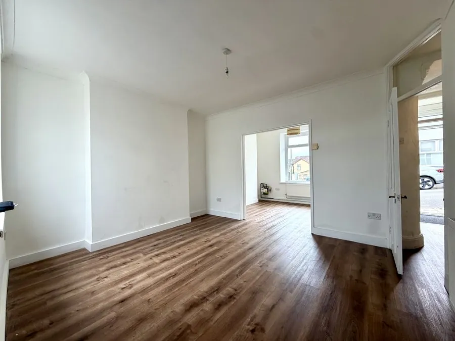 Gwladys Street, Penydarren, CF47, photo 8