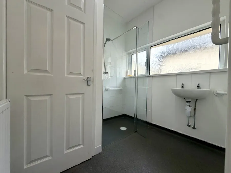 Gwladys Street, Penydarren, CF47, photo 12