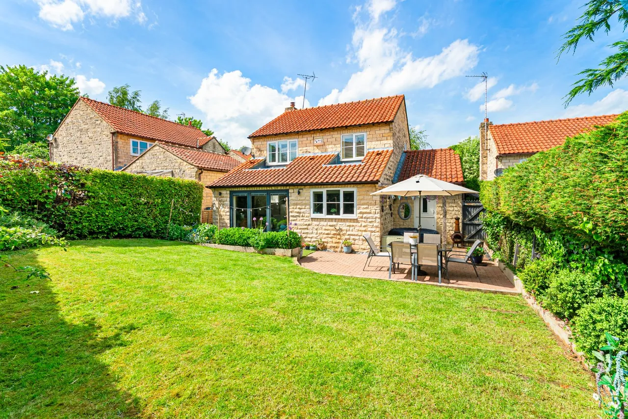 4 bed house for sale, Milnthorpe Close, Bramham, LS23
