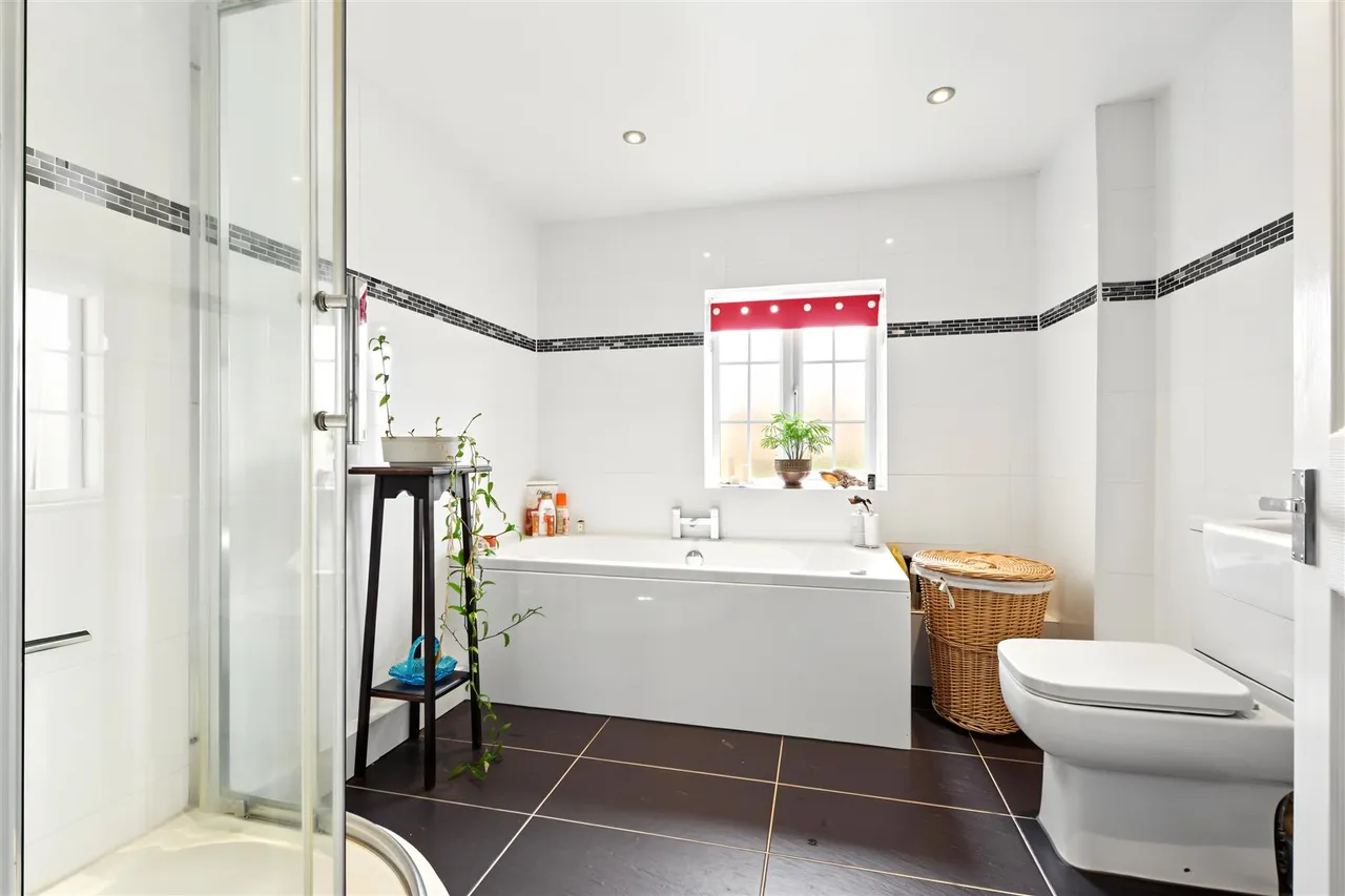 Main Street, Calverton, NG14, photo 9