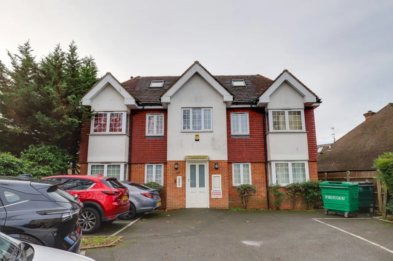 2 bed flat for sale — Crown Lane, Streatham