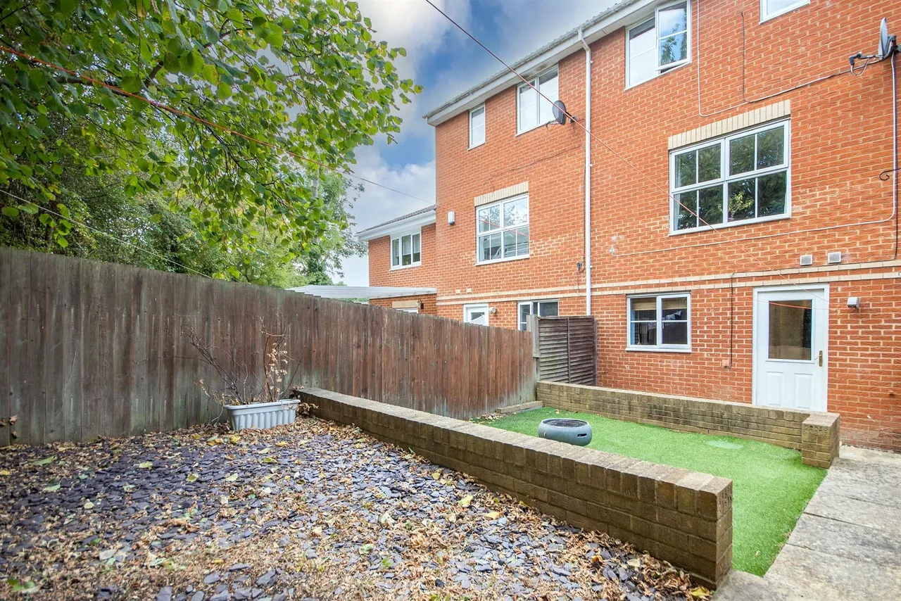 Abbots Close, Kettering, NN15, photo 2