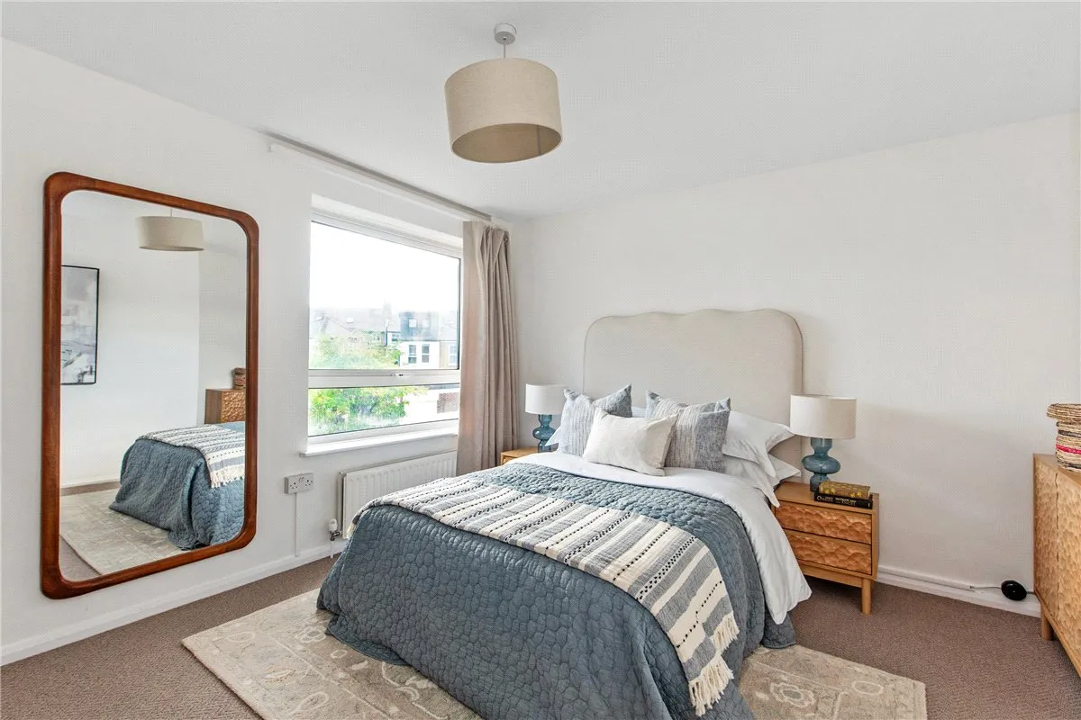 Hunter Close, London, SW12, photo 15