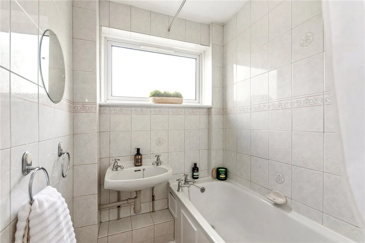 Hunter Close, London, SW12, photo 14