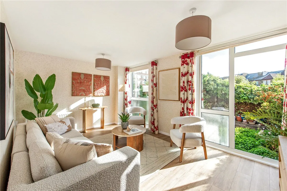 2 bed house for sale, Hunter Close, London, SW12