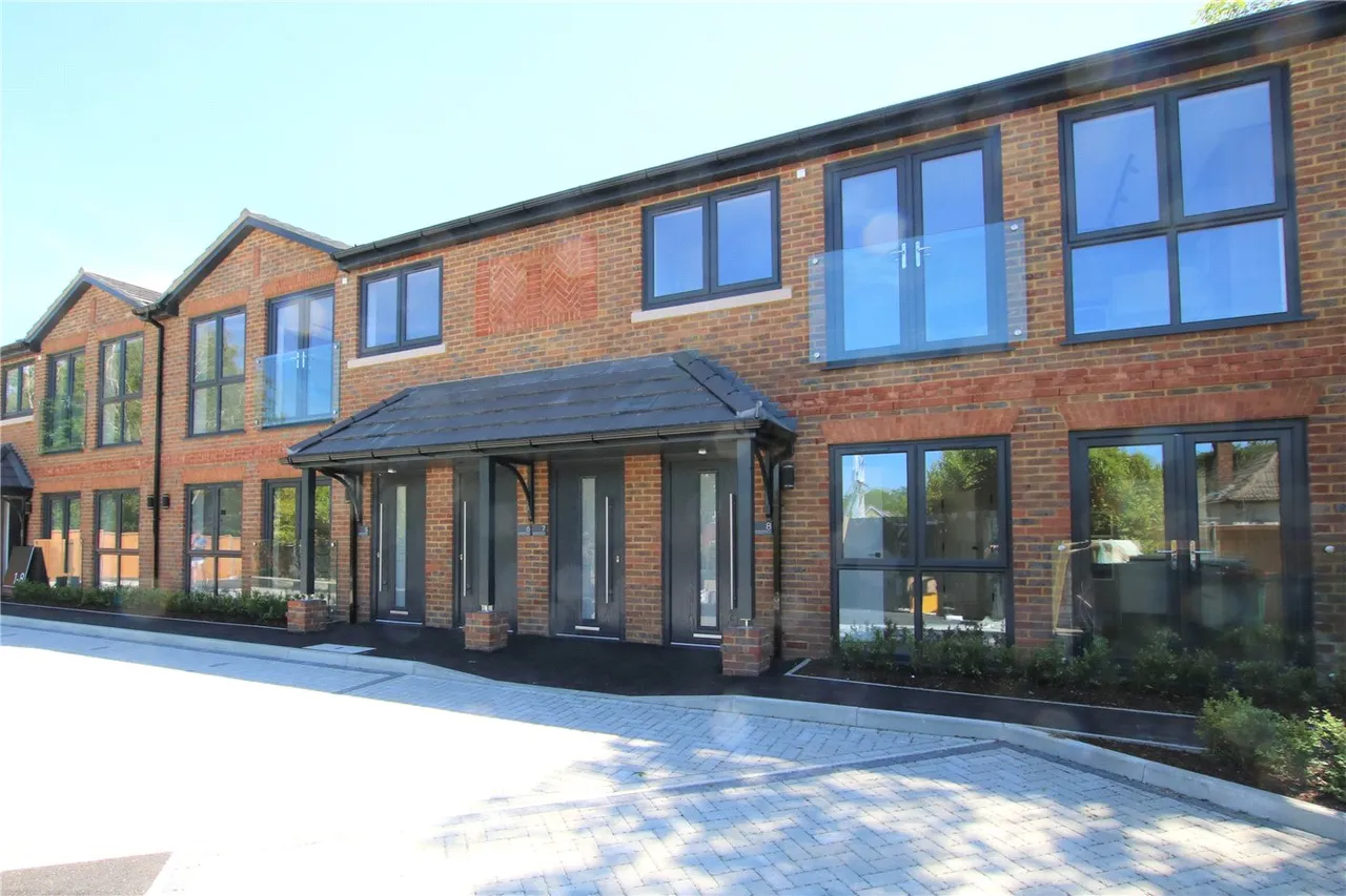 2 bed flat to rent, Omers Rise, Burghfield Common, RG7