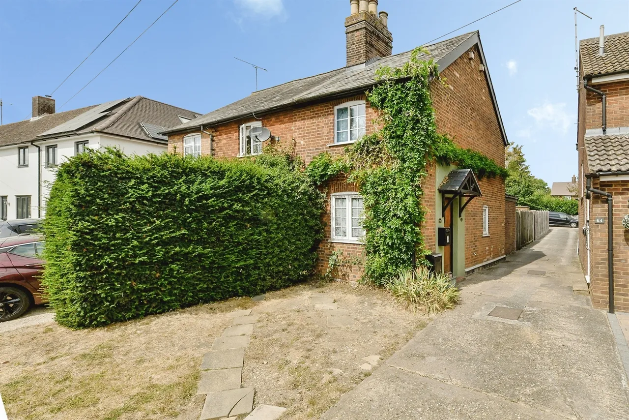 2 bed house for sale — Stevenage Road, Walkern, Stevenage