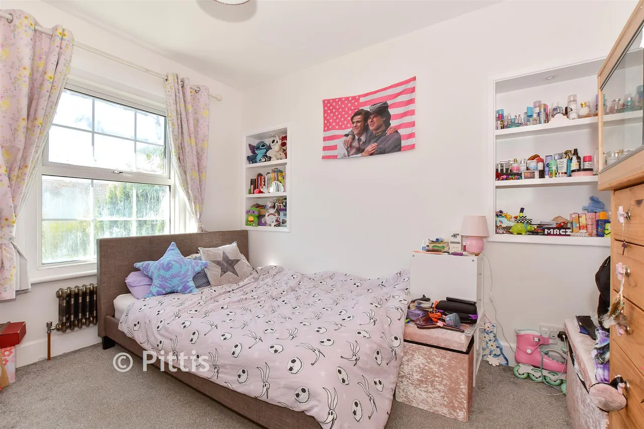 High Street, Freshwater, PO40, photo 9