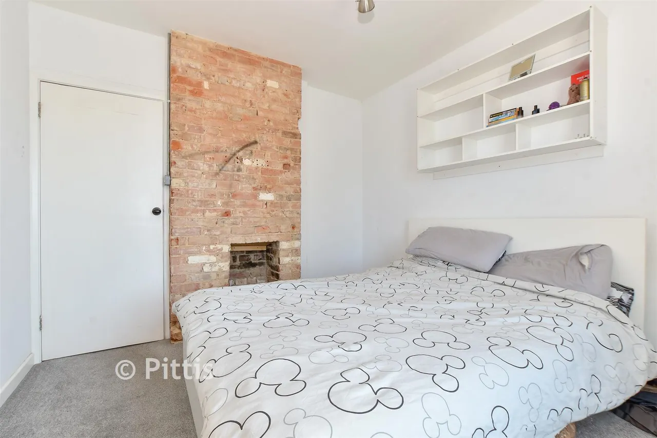 High Street, Freshwater, PO40, photo 5