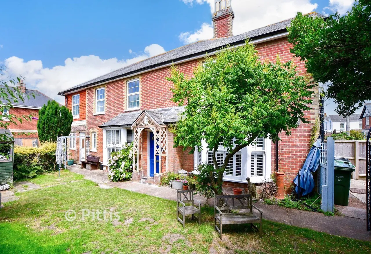 High Street, Freshwater, PO40, photo 17