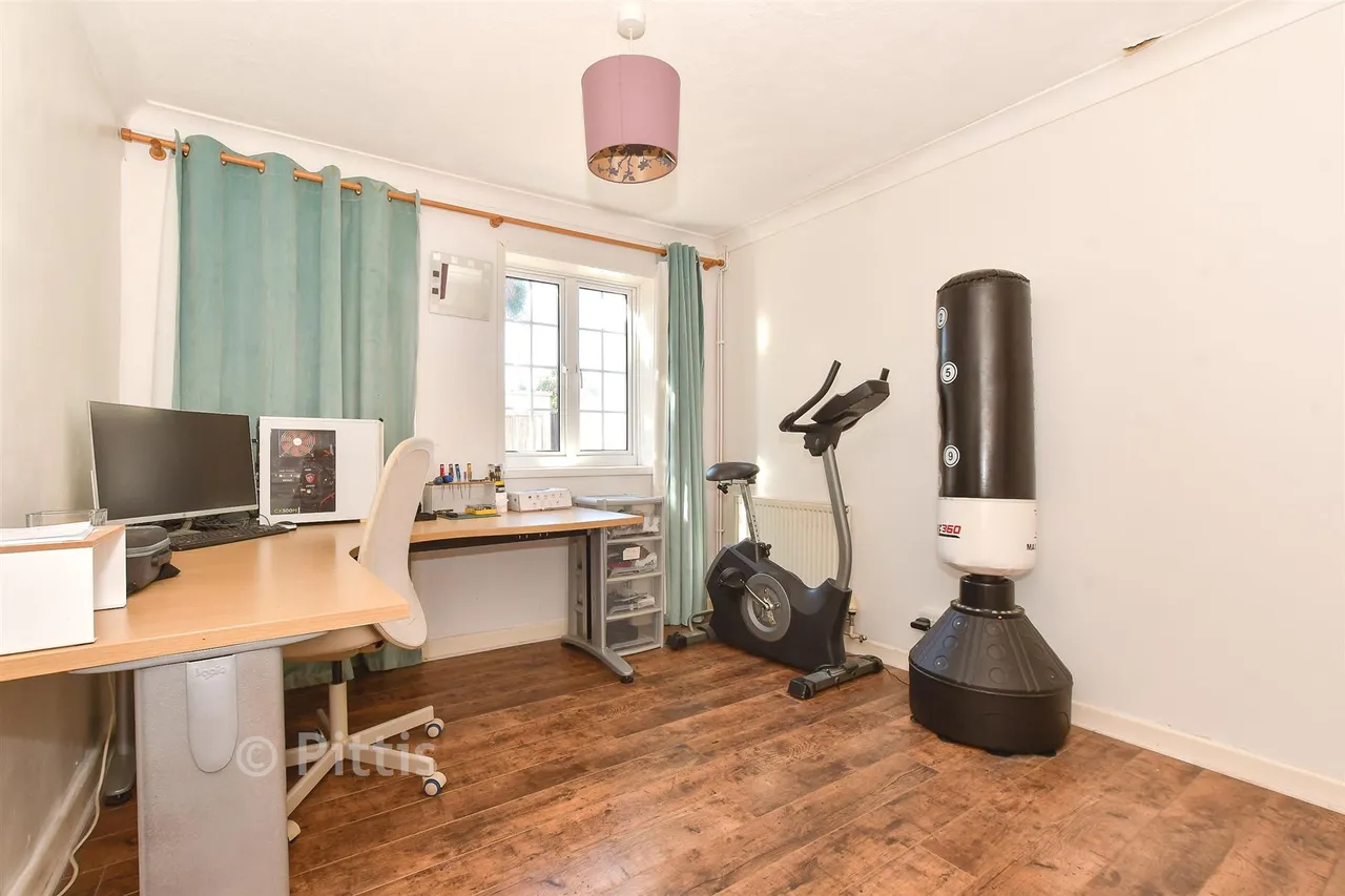 High Street, Freshwater, PO40, photo 7