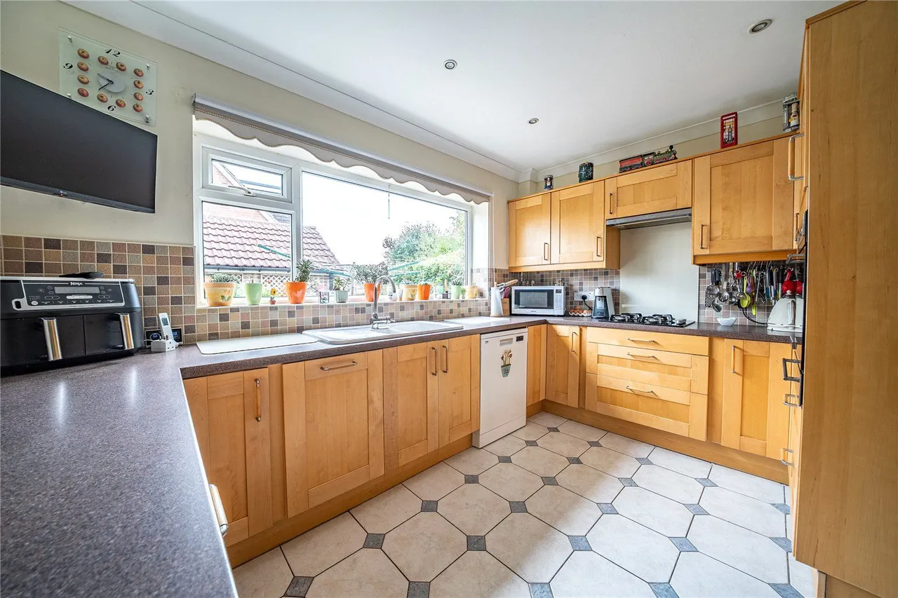 Highwood Avenue, Leeds, LS17, photo 18