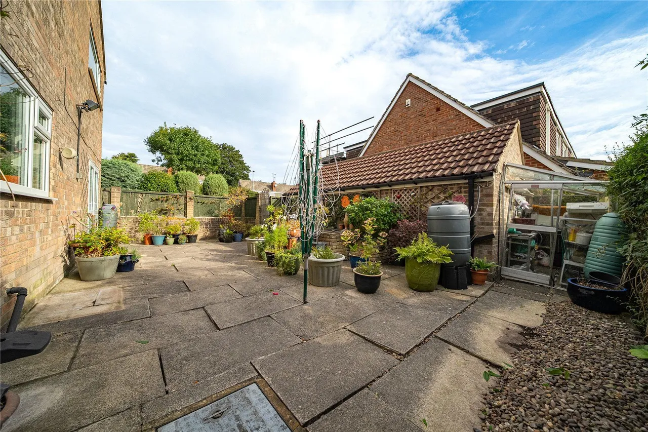 Highwood Avenue, Leeds, LS17, photo 13
