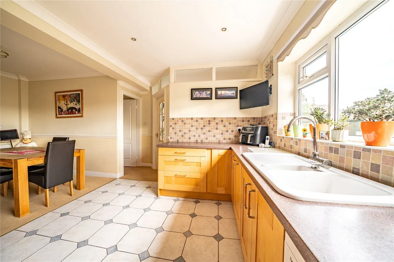 Highwood Avenue, Leeds, LS17, photo 19