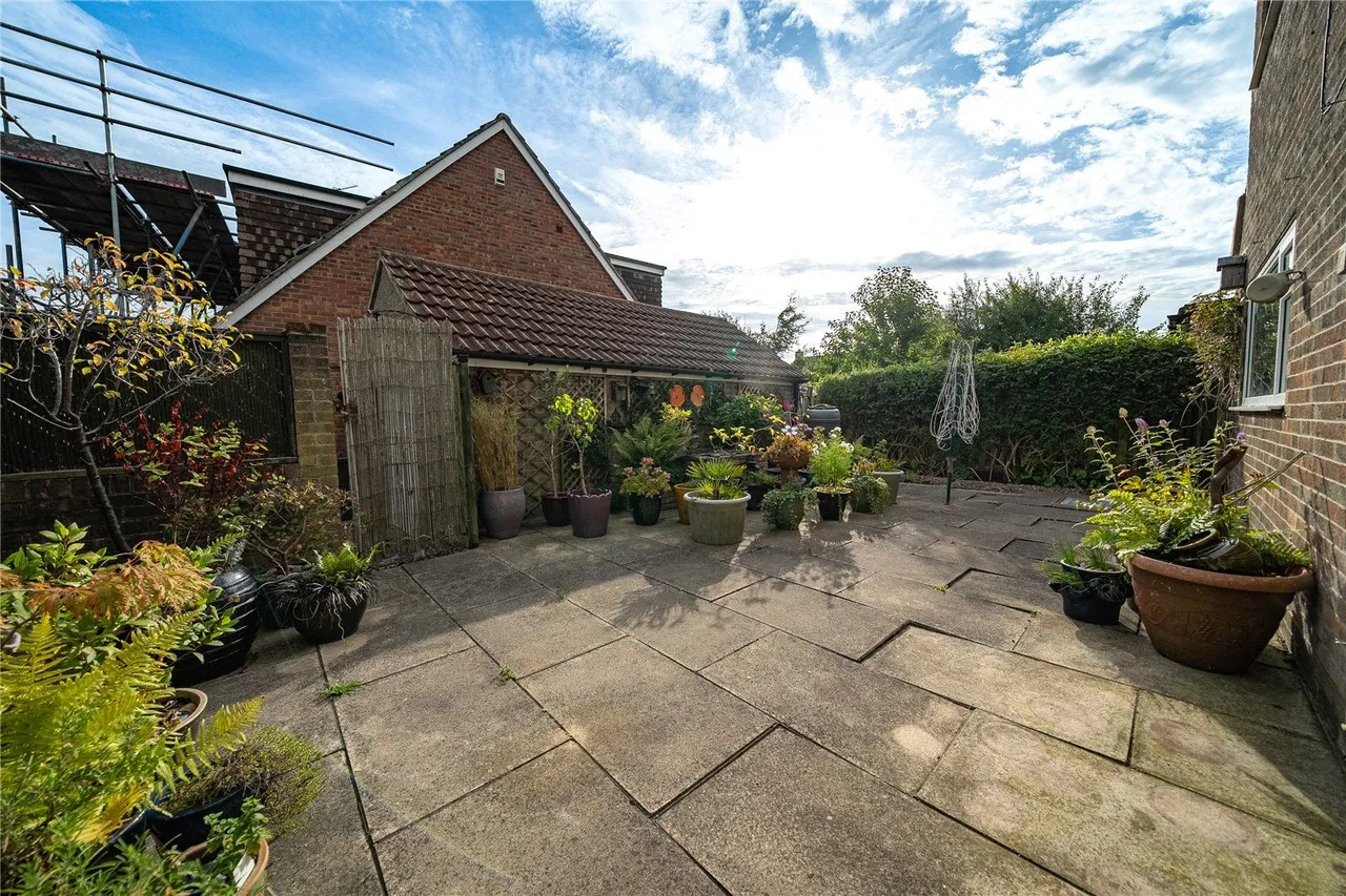 Highwood Avenue, Leeds, LS17, photo 14