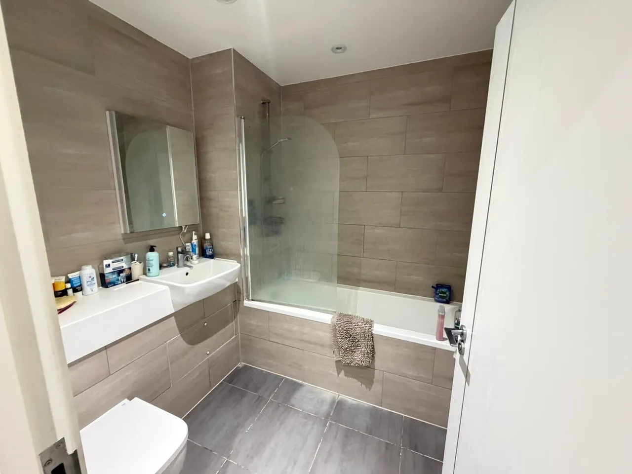 High road, London, N20, photo 12