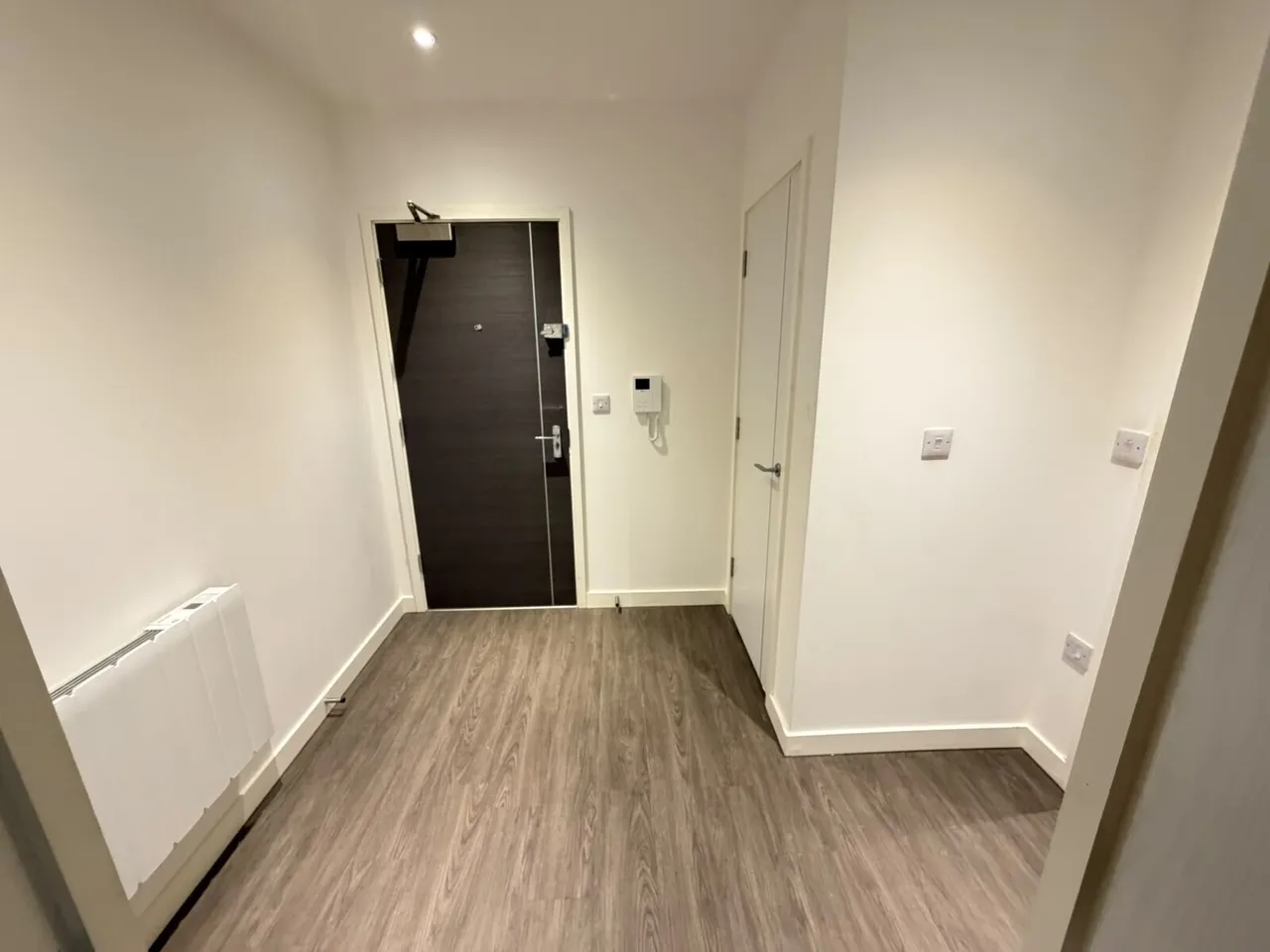 High road, London, N20, photo 10