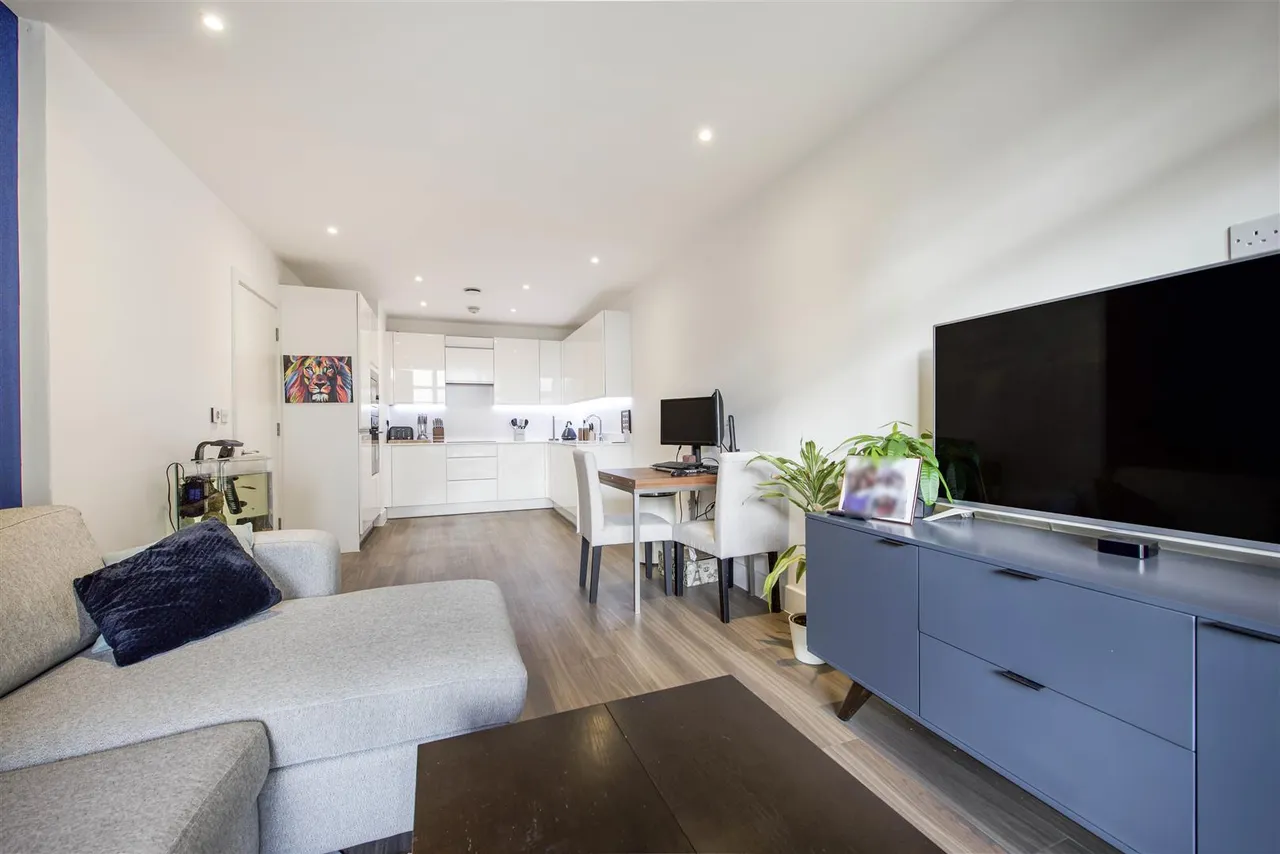 Frazer Nash Close, Isleworth, TW7, photo 5