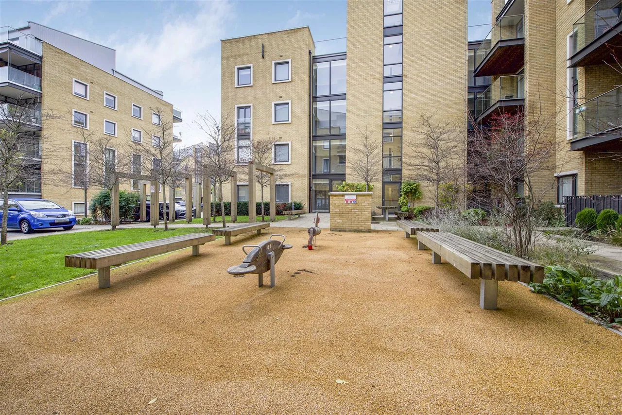 Frazer Nash Close, Isleworth, TW7, photo 10