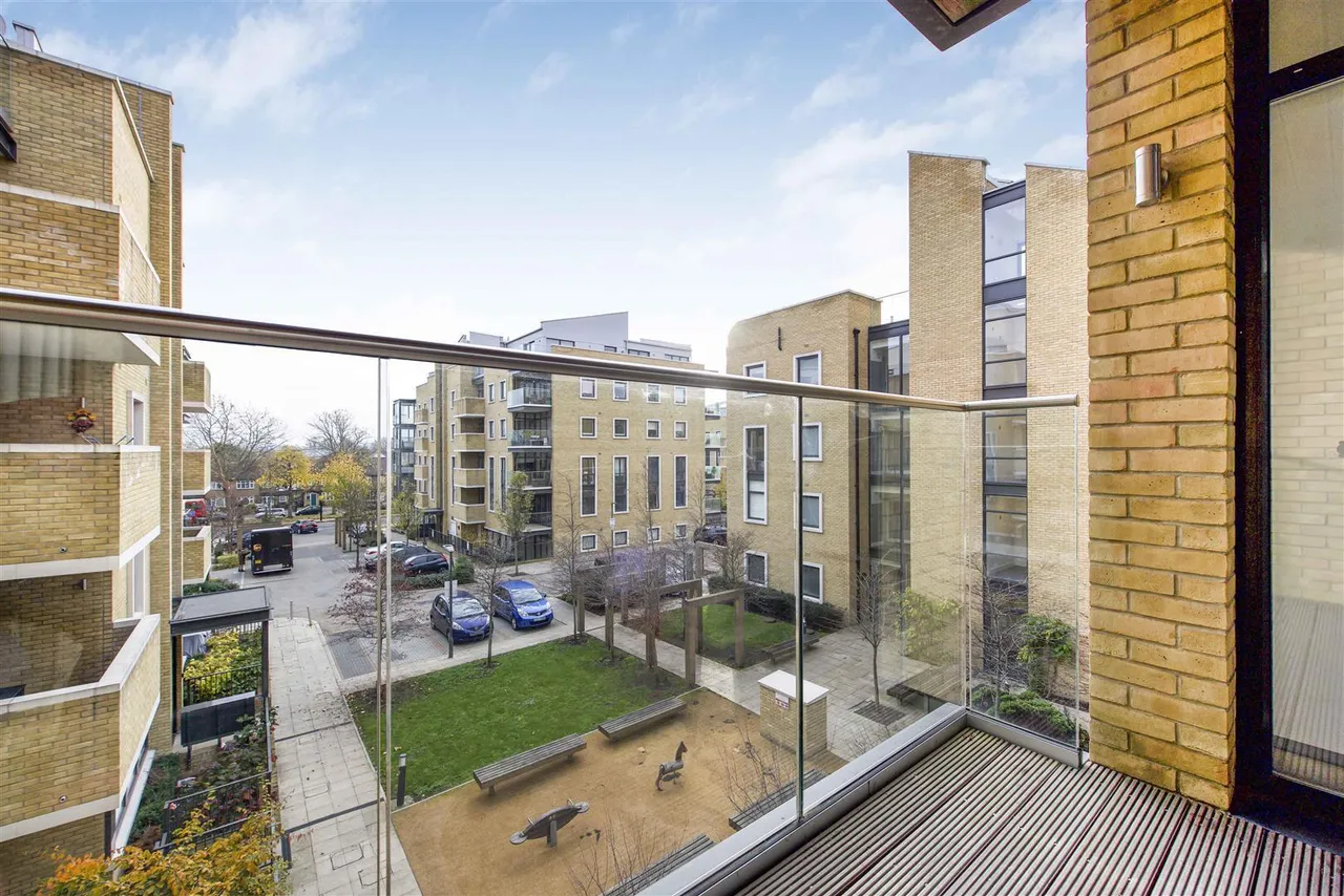 1 bed flat for sale, Frazer Nash Close, Isleworth, TW7