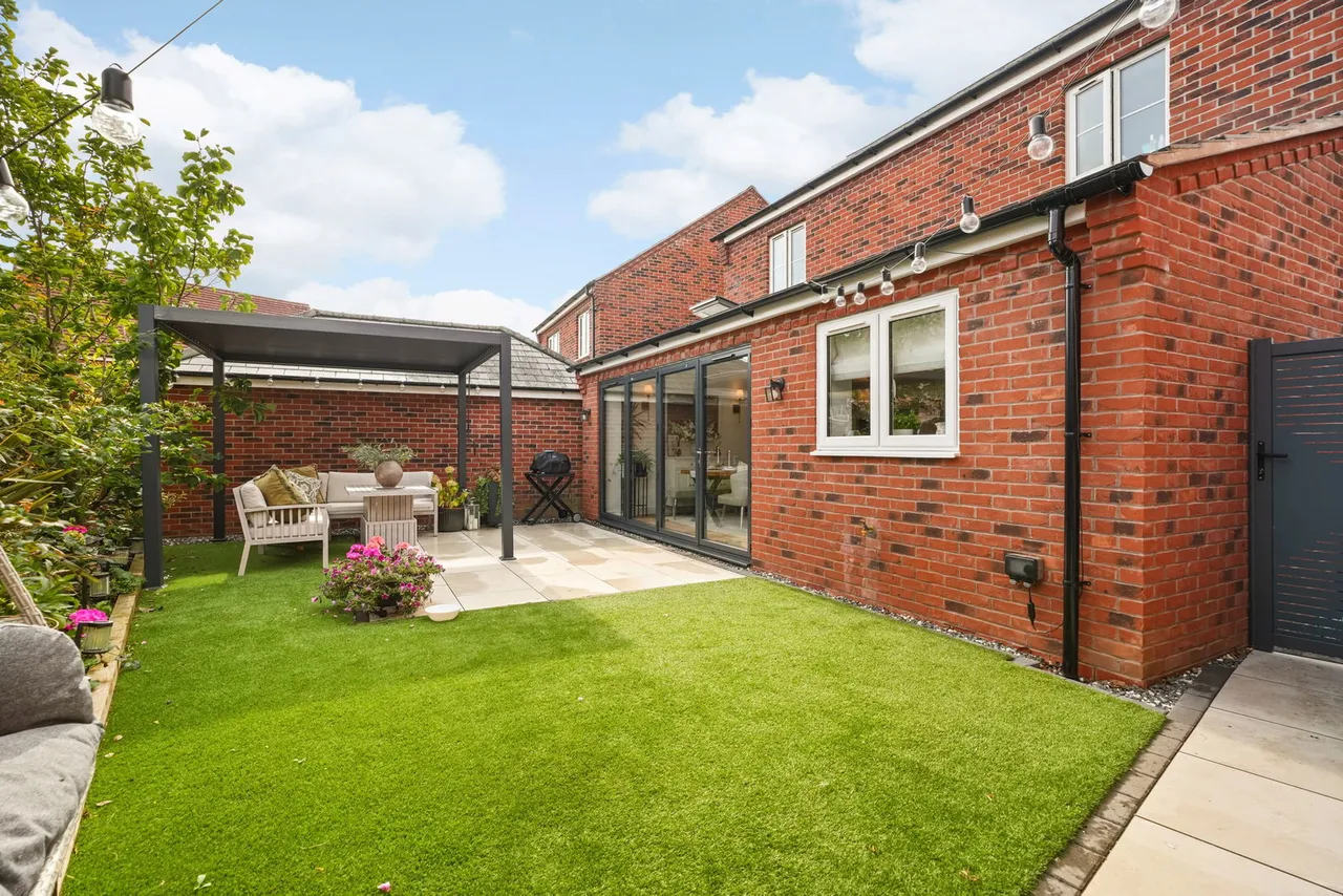 Brampton Grange Drive, Daventry, NN11, photo 26