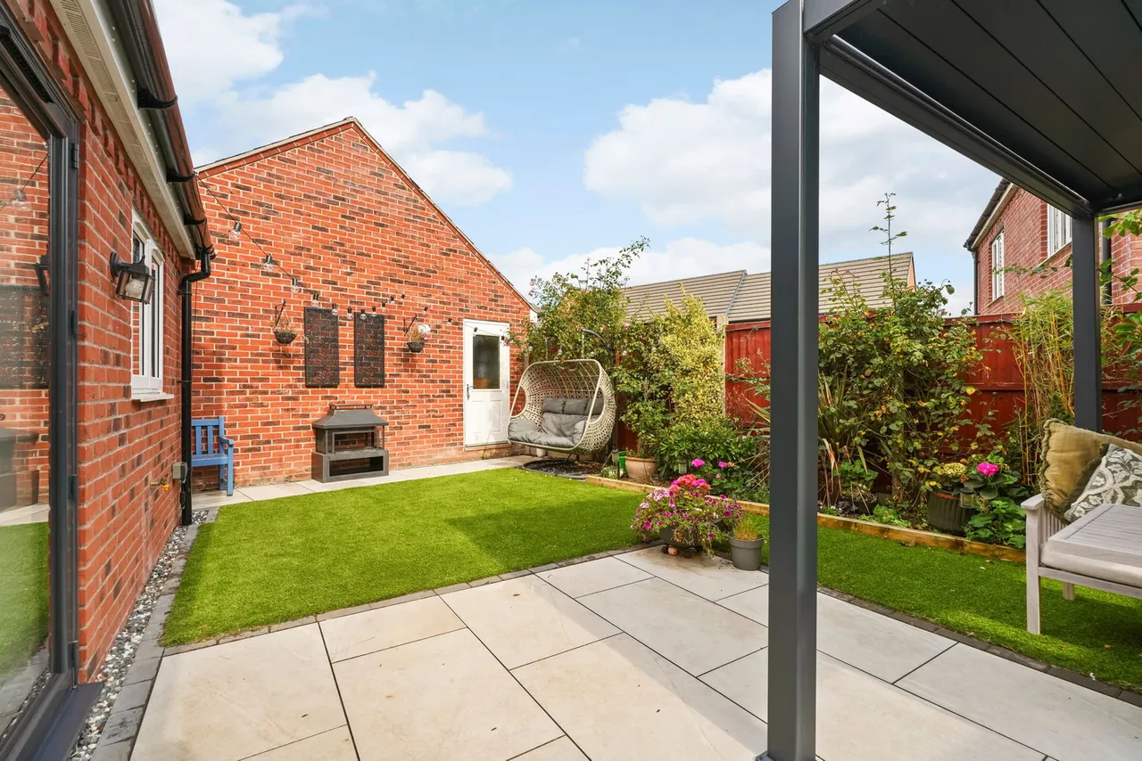 Brampton Grange Drive, Daventry, NN11, photo 25