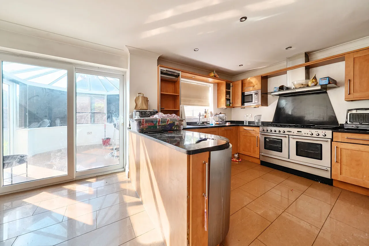 London Road, Egham, TW20, photo 12