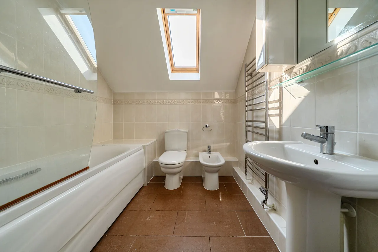 London Road, Egham, TW20, photo 7