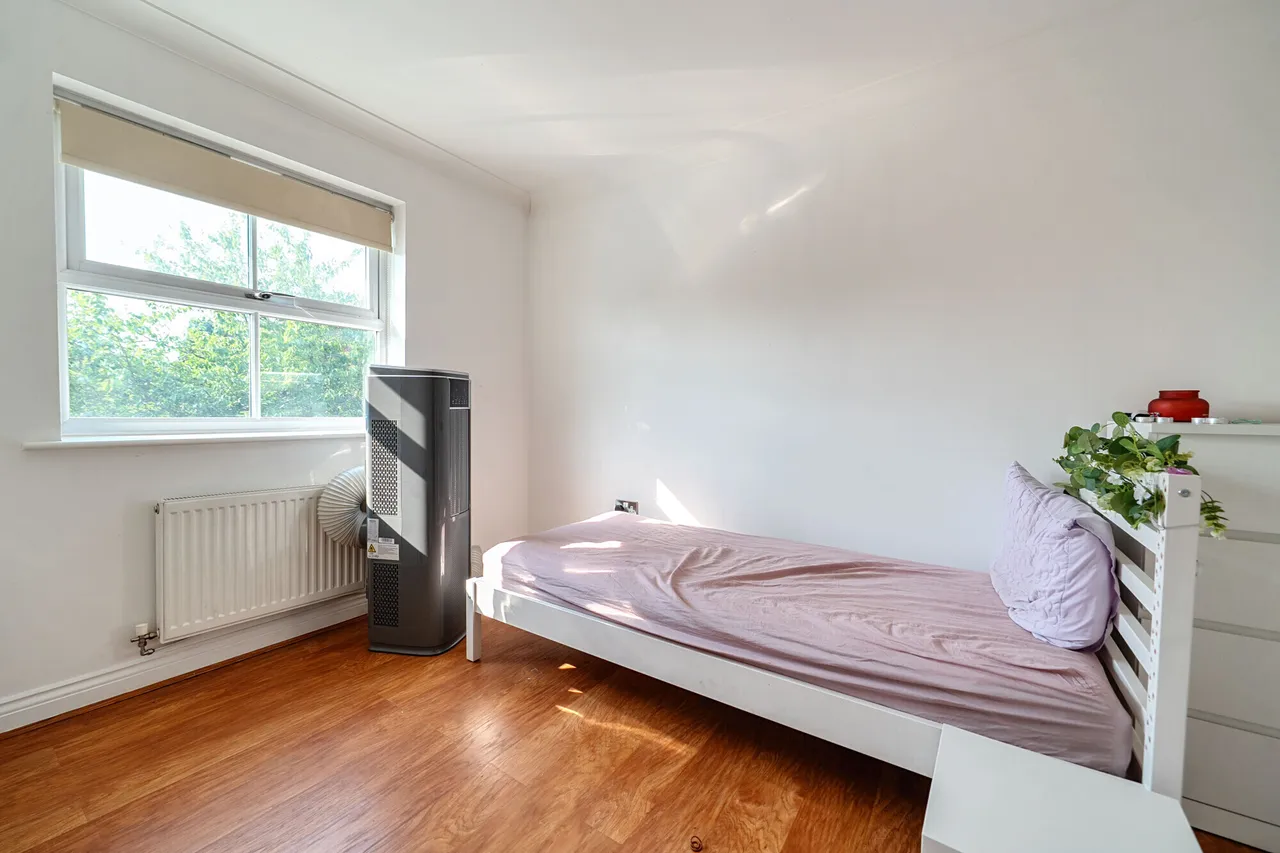 London Road, Egham, TW20, photo 8